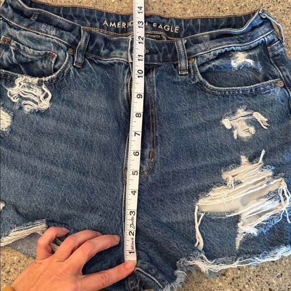 AMERICAN EAGLE High Rise Distressed Mom Shorts - Picture 3 of 7